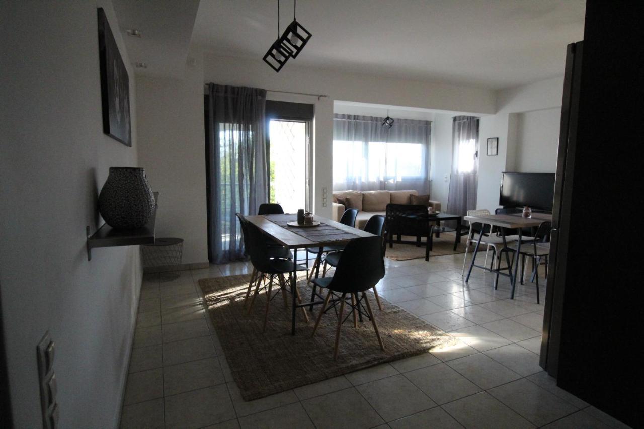 Lovely 2-Bedroom Apartment Athena Bagian luar foto