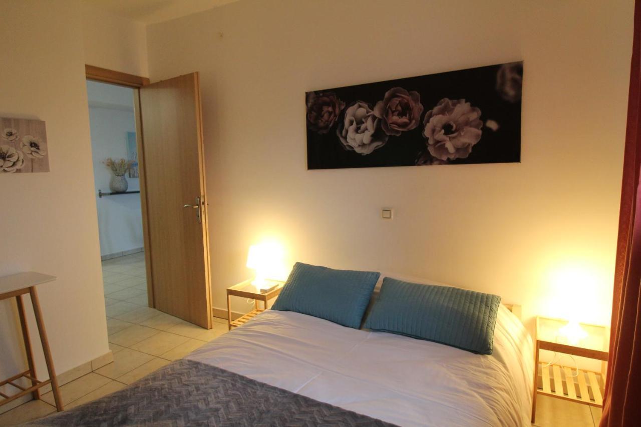 Lovely 2-Bedroom Apartment Athena Bagian luar foto