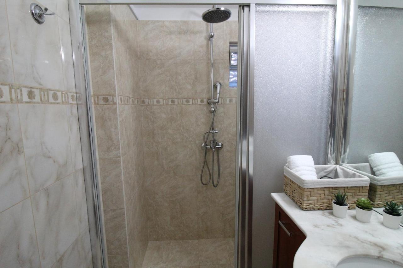 Lovely 2-Bedroom Apartment Athena Bagian luar foto