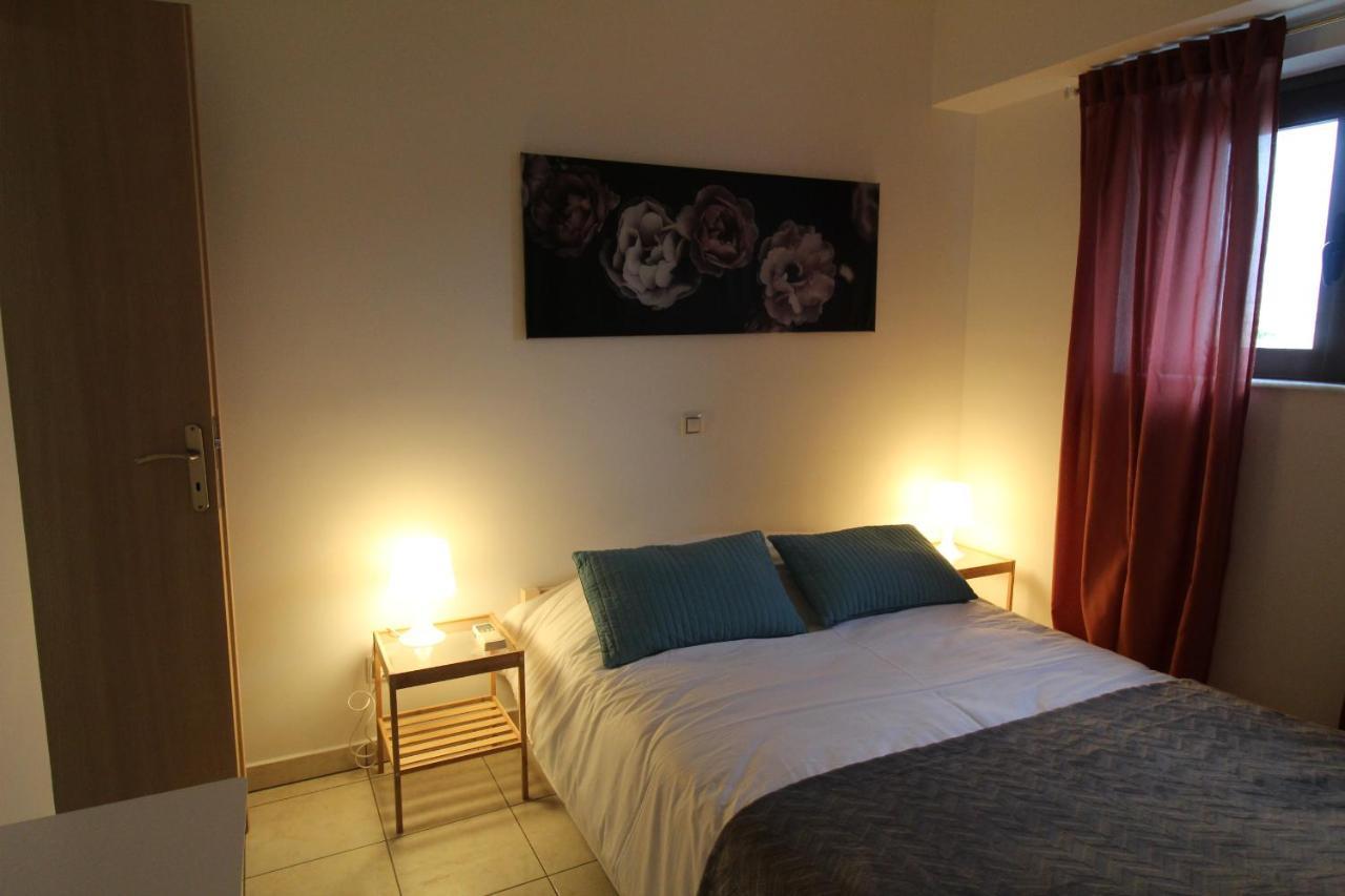 Lovely 2-Bedroom Apartment Athena Bagian luar foto