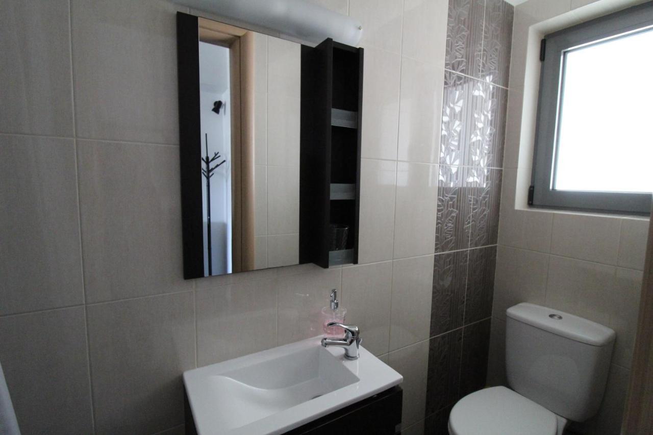 Lovely 2-Bedroom Apartment Athena Bagian luar foto