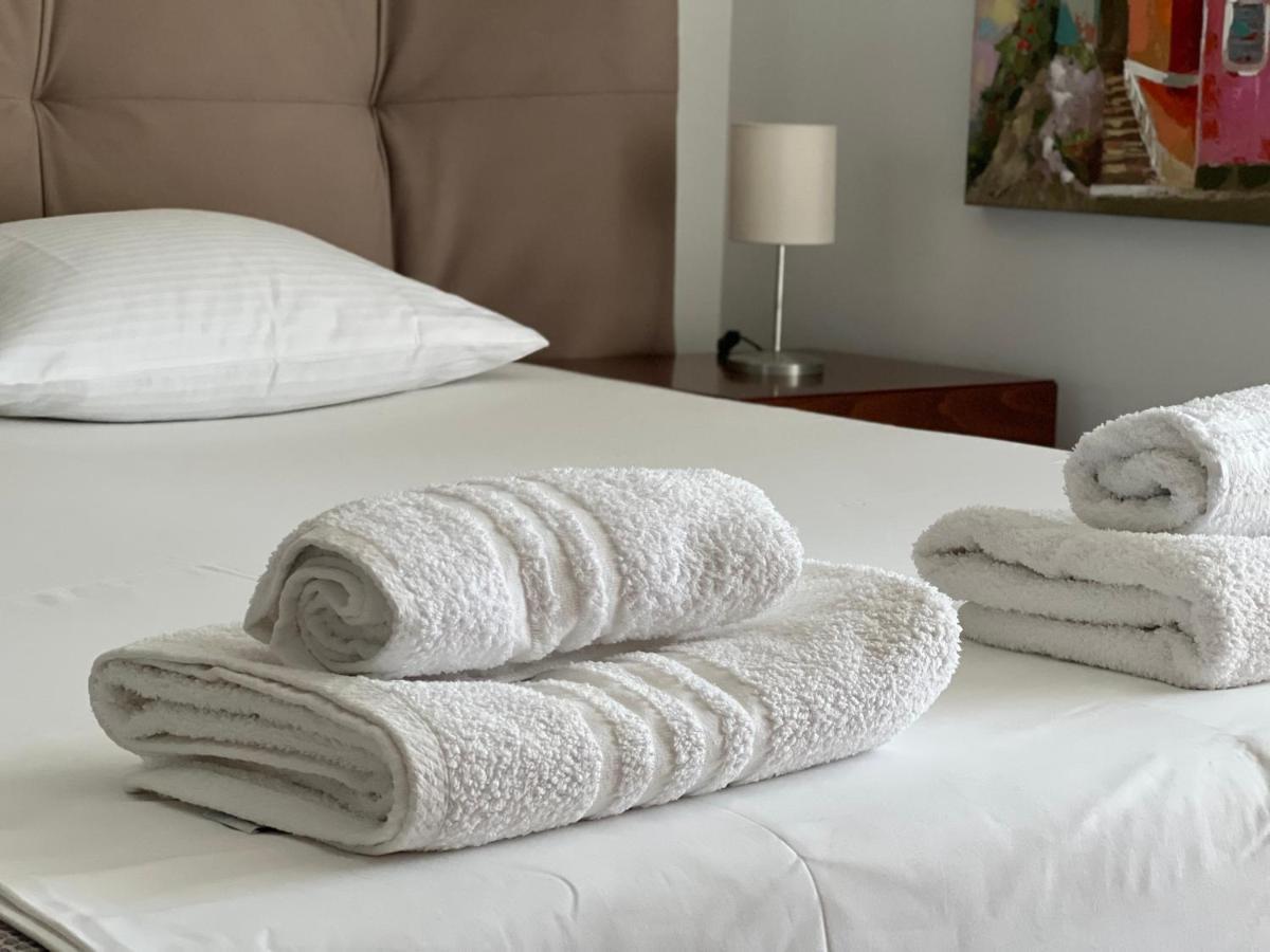 Lovely 2-Bedroom Apartment Athena Bagian luar foto